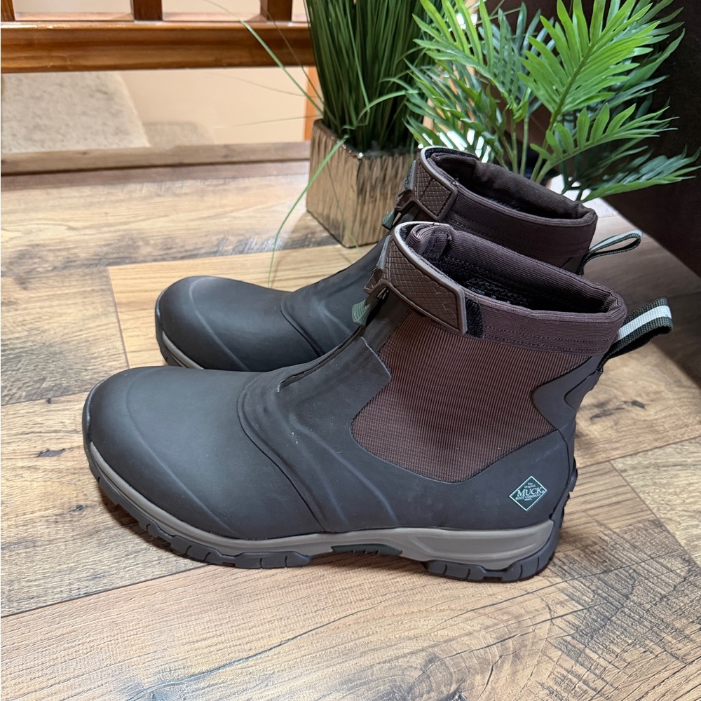 Men's MUCK boots Brown Size 8,10,12,13,14 insulated, waterproof mid zip APEX